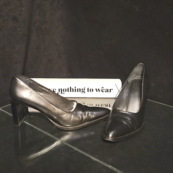 BCBG MaxAzria Classic leather pump - Picture 7 of 10